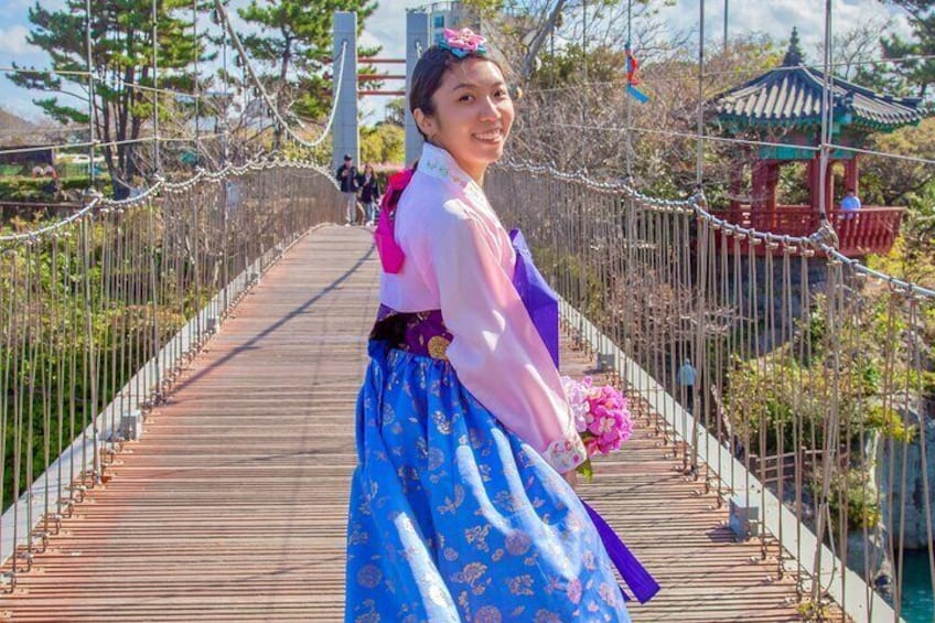 Hanbok Private guide tour & photo session in beautiful Yongduam rock