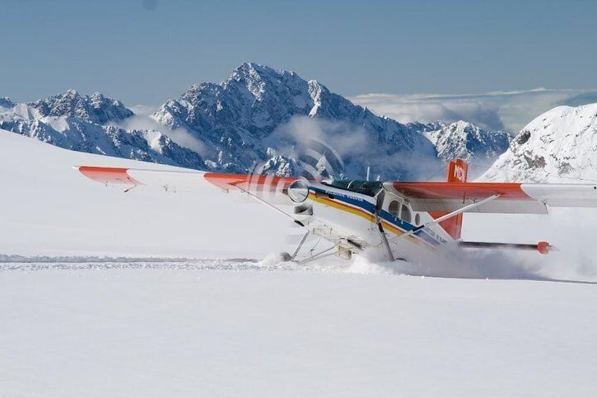 Ski Plane snow landing