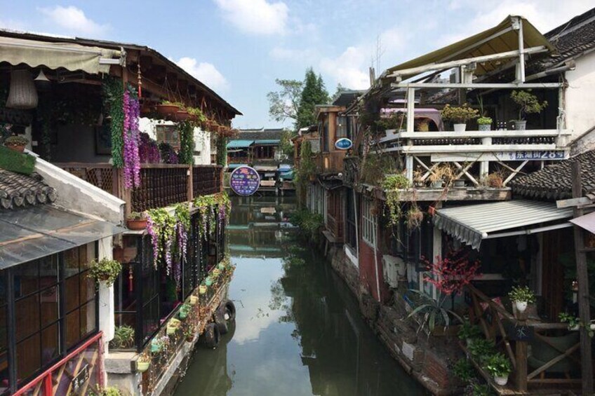 All-inclusive Zhujiajiao Water Village Tour by Public Transportation