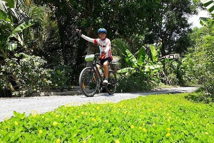 第三天：從西貢騎腳踏車和船體驗湄公河三角洲。