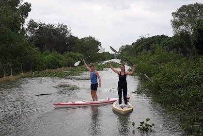在人迹罕至的地方湄公河骑自行车，乘船和独木舟一日游