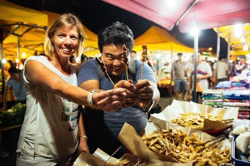 The best local food tour by night