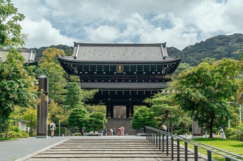 Explore the Geisha culture with a local guide