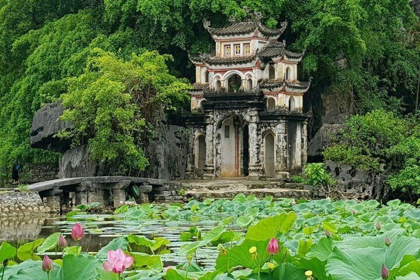 Bich dong pagoda