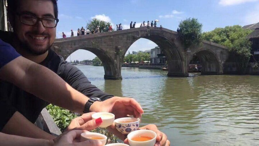 Enjoy ZhuJiaJiao local delicacies