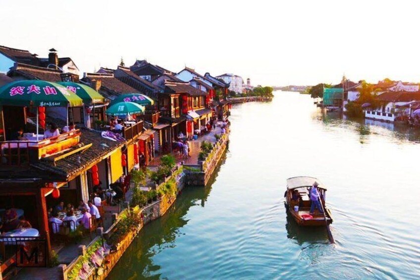 Private Day Tour: Zhujiajiao with Your Choice of Shanghai Sites