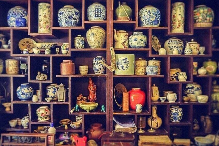 Private Day Tour: Zhujiajiao Water Town with Shanghai Local Shopping Outing