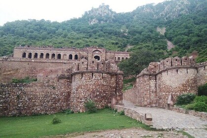 Jaipur to Chandbaori Stepwell & Bhangarh Sightseeing Private Trip