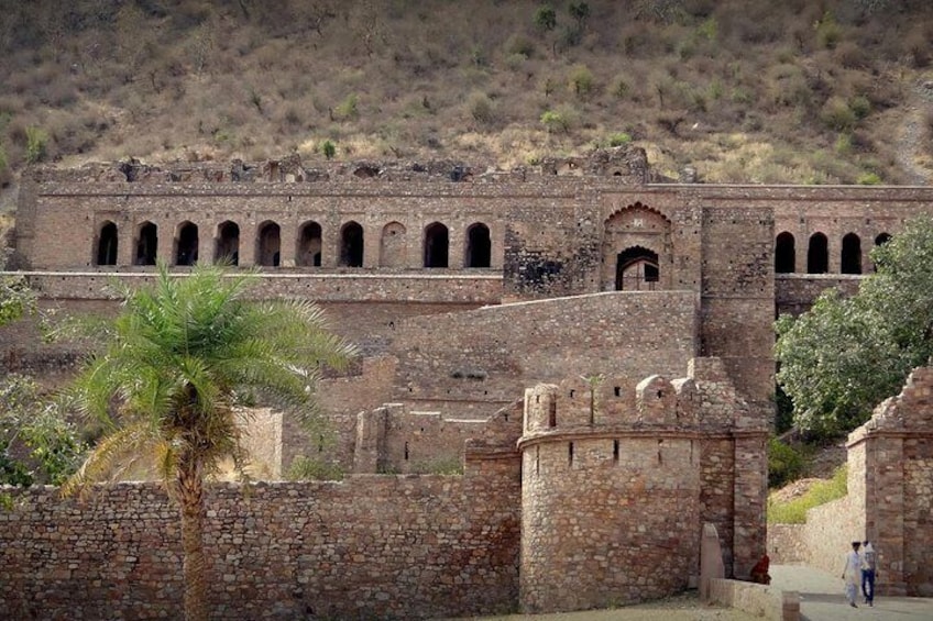 Excursion To Chand Baori Abhaneri stepwell & Bhangarh Fort From Jaipur