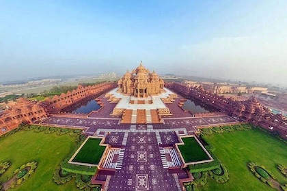 Tour To Swaminarayan Akshardham Guide & Delhi Transfers