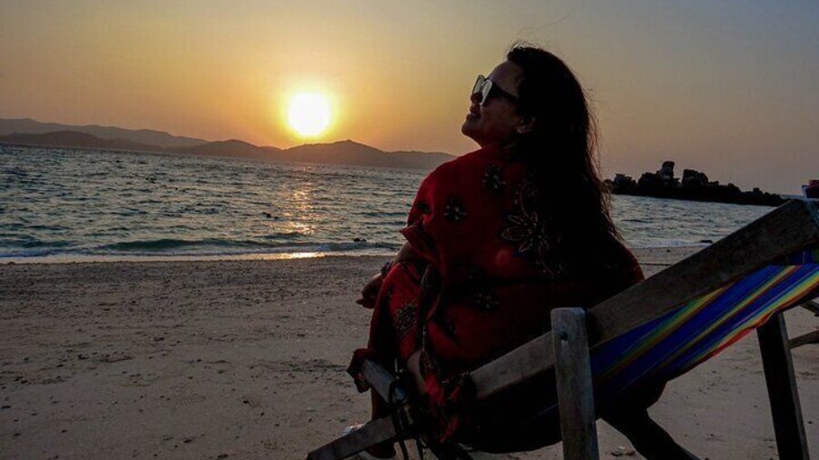 Small Group Phi Phi Islands Sunrise Tour with Seaview Lunch