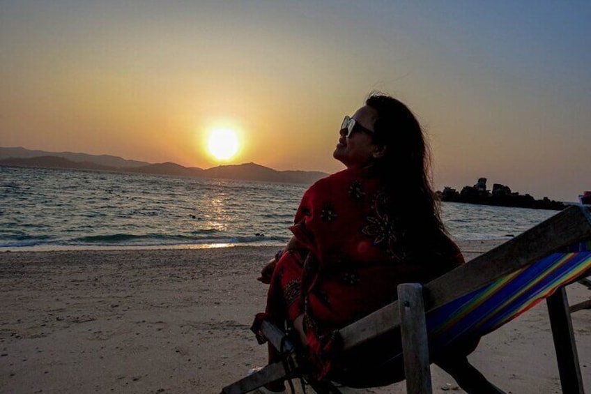 Small Group Phi Phi Islands Sunrise Tour with Seaview Lunch