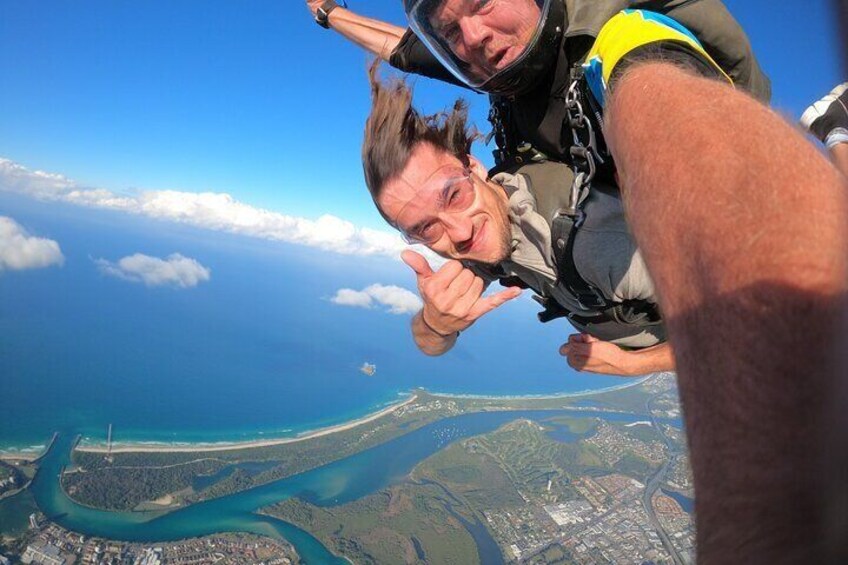 Hanging obove the coastline with Gold Coast Skydive