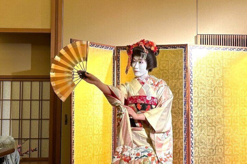 Authentic Geisha Performance with Kaiseki Dinner in Tokyo