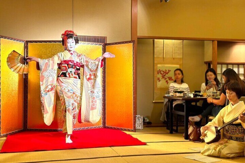 Authentic Geisha Performance with Kaiseki Dinner in Tokyo