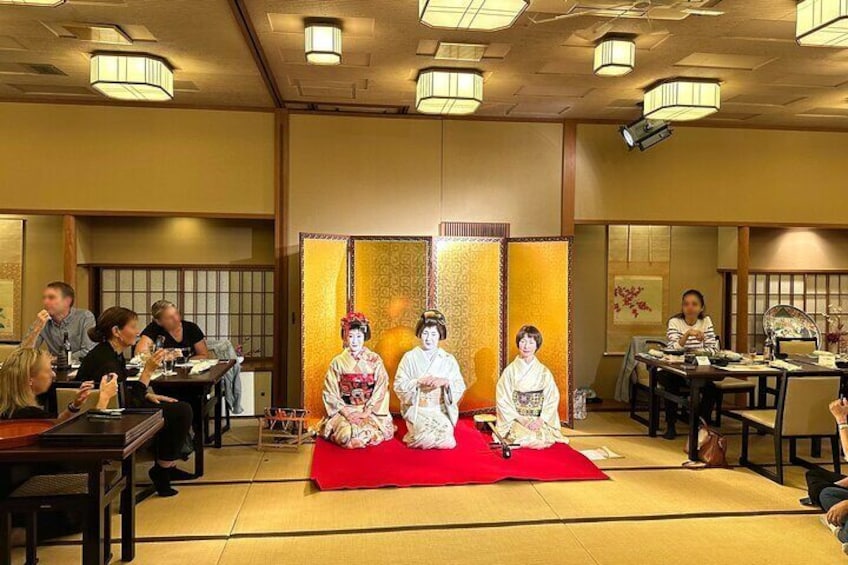 Authentic Geisha Performance with Kaiseki Dinner in Tokyo