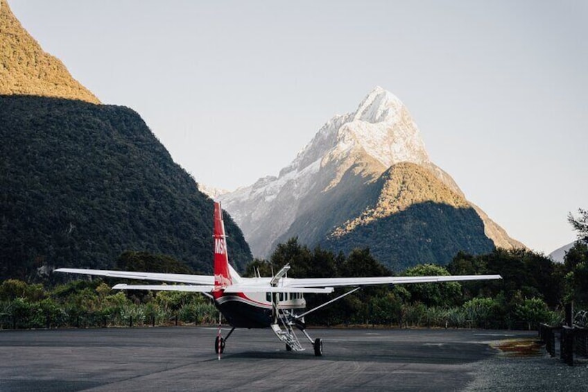 Milford Sound Cruise with Round-Trip Flights from Queenstown