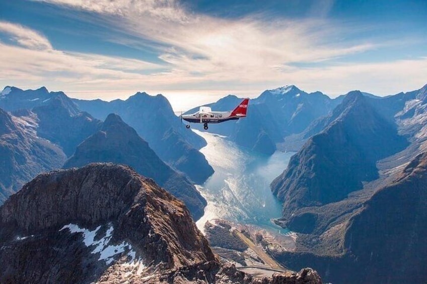 Milford Sound Sightseeing Cruise with Scenic Round-Trip Flight from Queenstown