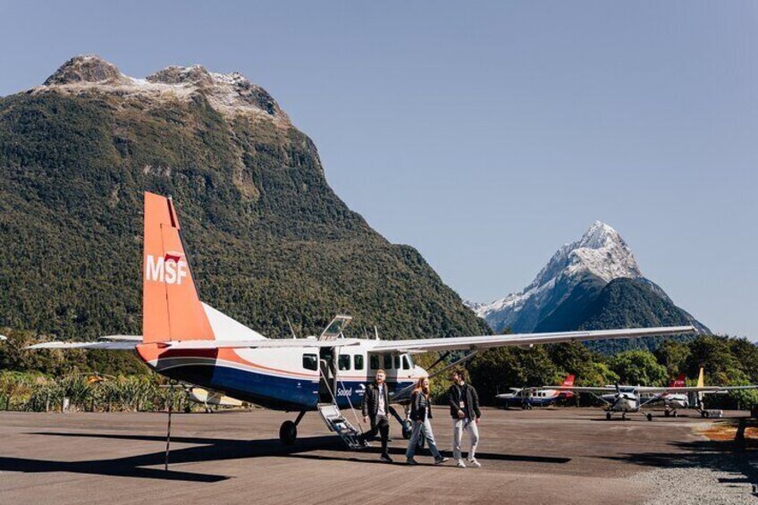 Milford Sound Cruise with Round-Trip Flights from Queenstown