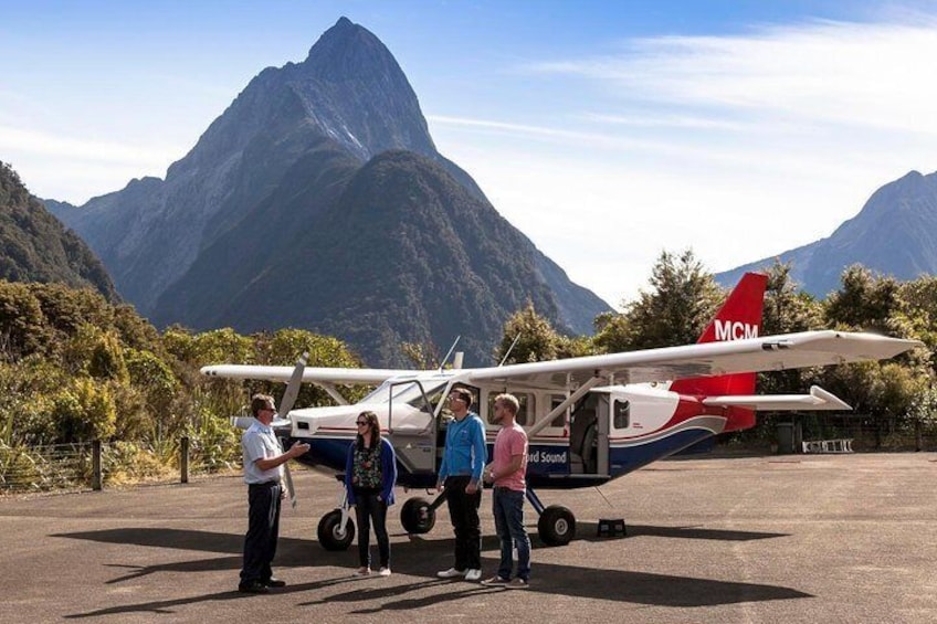 Full-Day Milford Sound Walk and Cruise Including Scenic Flights from Queenstown