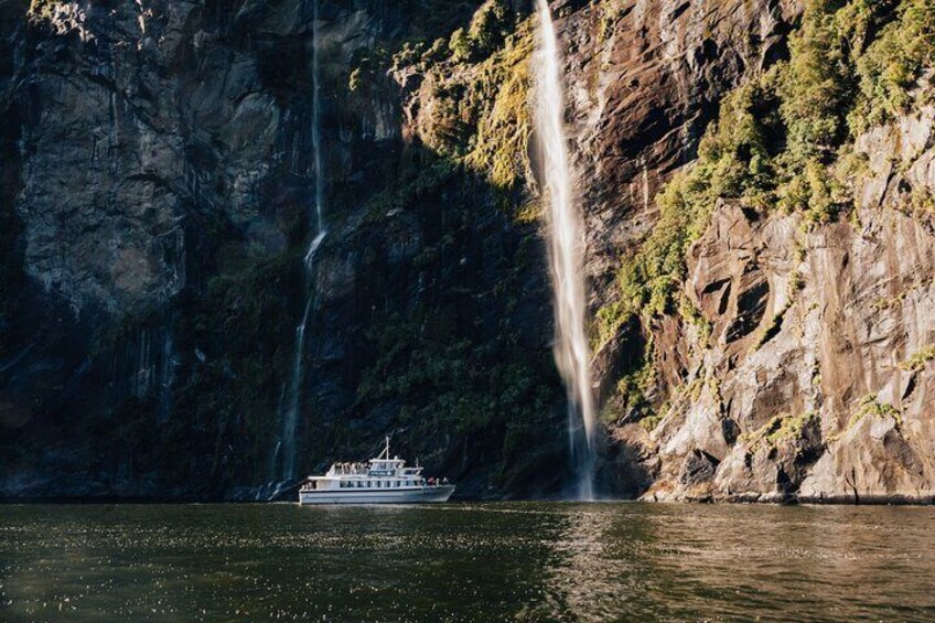 Milford Sound Cruise with Round-Trip Flights from Queenstown