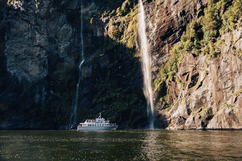 Milford Sound Cruise with Round-Trip Flights from Queenstown