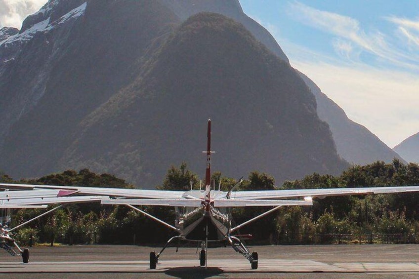 Milford Sound Sightseeing Cruise with Scenic Round-Trip Flight from Queenstown