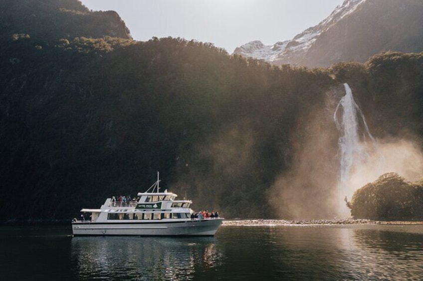 Milford Sound Cruise with Round-Trip Flights from Queenstown