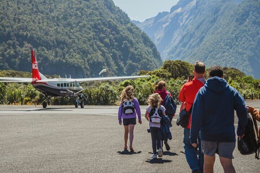 Milford Sound Cruise with Round-Trip Flights from Queenstown