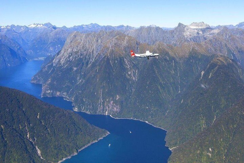 Milford Sound Coach, Cruise and Flight Sightseeing Tour from Queenstown