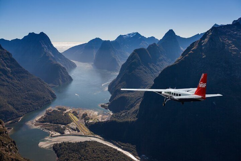 Milford Sound Scenic Flight from Queenstown