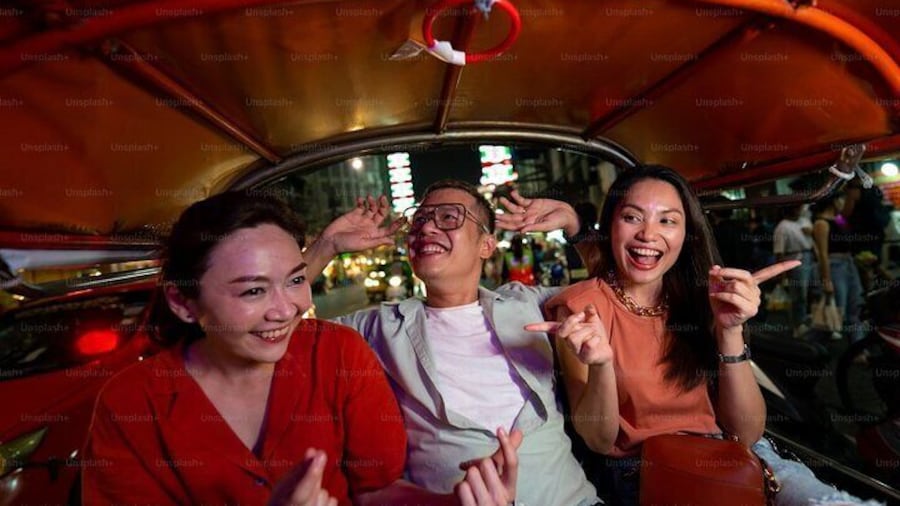 Dar es Salaam Tuk-Tuk Food Tour: Taste the City’s Flavors!