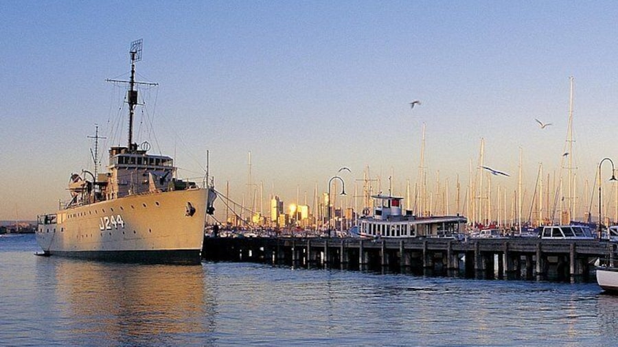 Melbourne City and Williamstown Ferry Cruise
