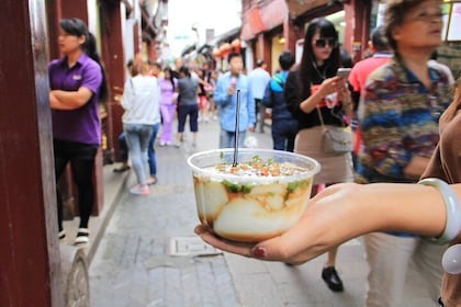 4-Hour Food Tour in Qibao Water Town from Shanghai by Subway