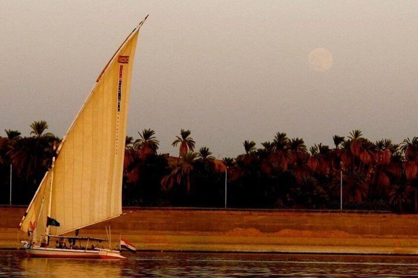 Private Egyptian felucca ride on the Nile with traditional lunch