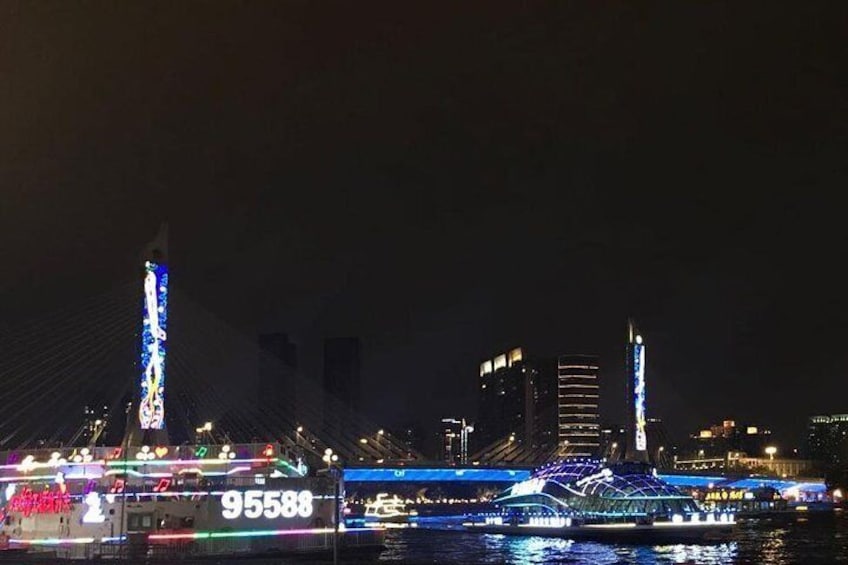 Guangzhou Pearl River Night Cruise and Din Tai Feng Dinner