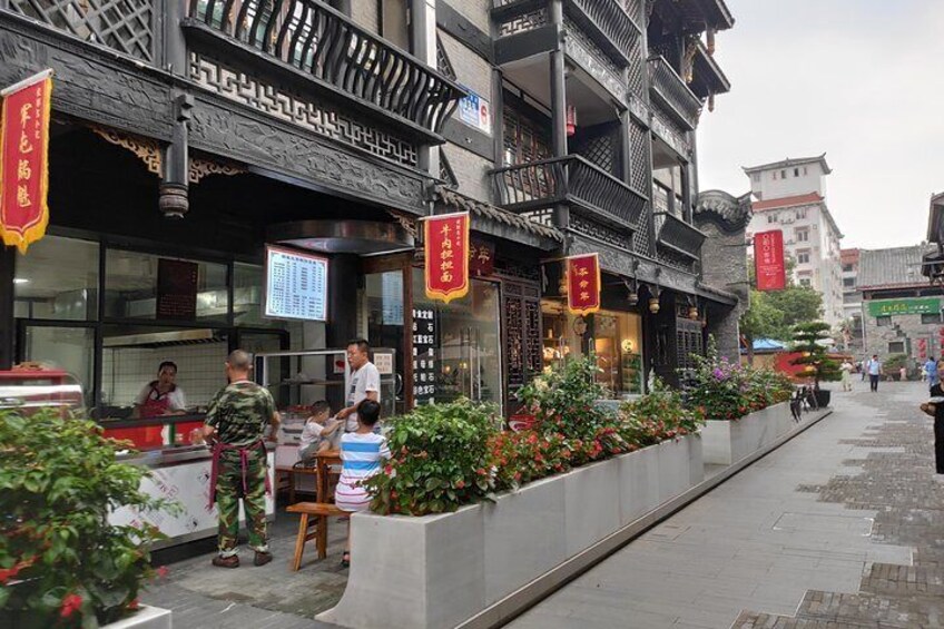 All Inclusive Private Day Tour of Chengdu Old Streets including City Top Attractions