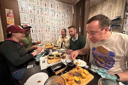 与当地人一起度过的最佳深大阪夜间美食和乐趣（6 人或更少！）