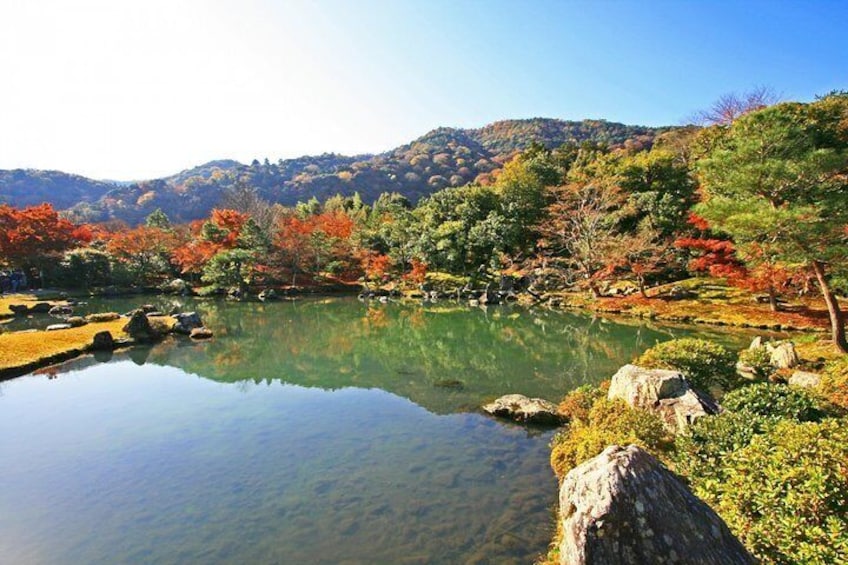 Tenryuji Temple's main pond area.