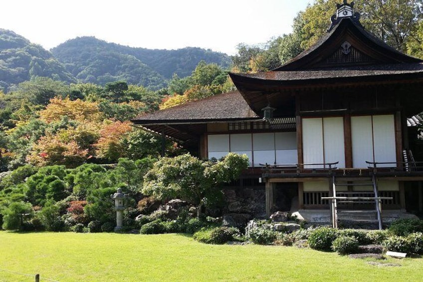 Okochi Sanso offers spectacular gardens, views, and old homes too.