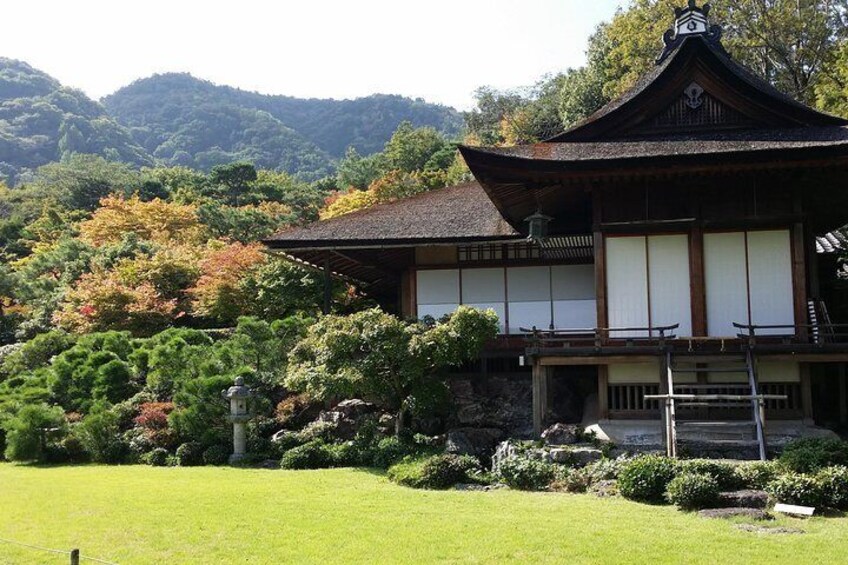 Okochi Sanso offers spectacular gardens, views, and old homes too.
