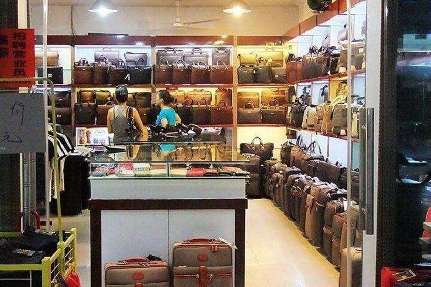 Flexible Private Guangzhou Shopping Tour with Local Shopping Guru