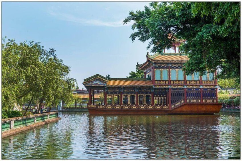 Private Day Tour to Baomo Garden and Shawan Old Town from Guangzhou with Lunch