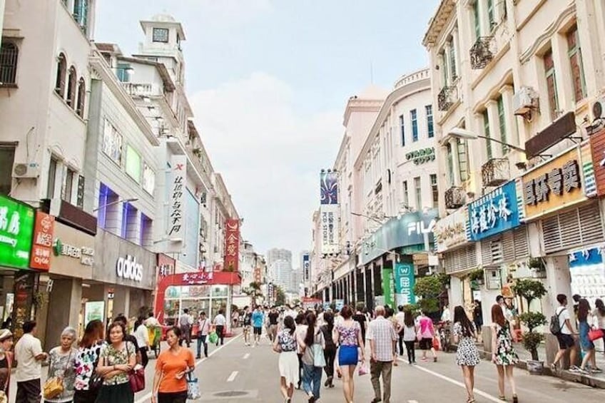 Private Xiamen Local Market Tour with Shopping and Food Experience