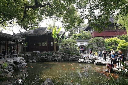 3-Hour Shanghai Yu Garden &Old Town Private Tour with Tea Tasting