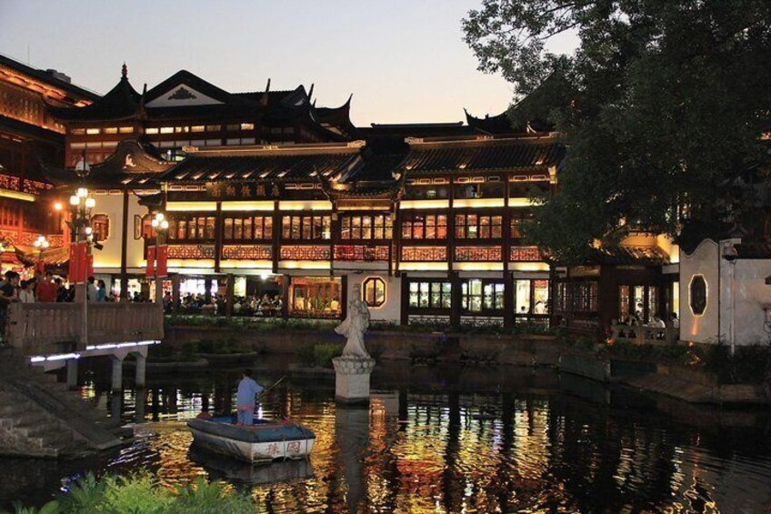 3-Hour Flexible Private Shanghai Night Tour with Local Dinner Option