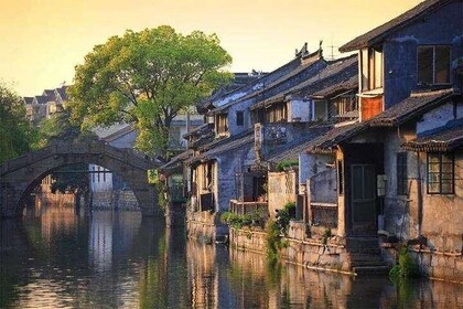 Fengjing Ancient Water Town Private Tour from Shanghai with Boat Ride