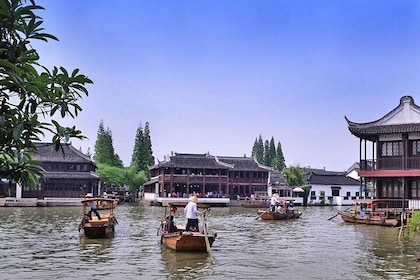 Private Shanghai Day Tour of Zhujiajiao Water Town,Yu Garden and Bund