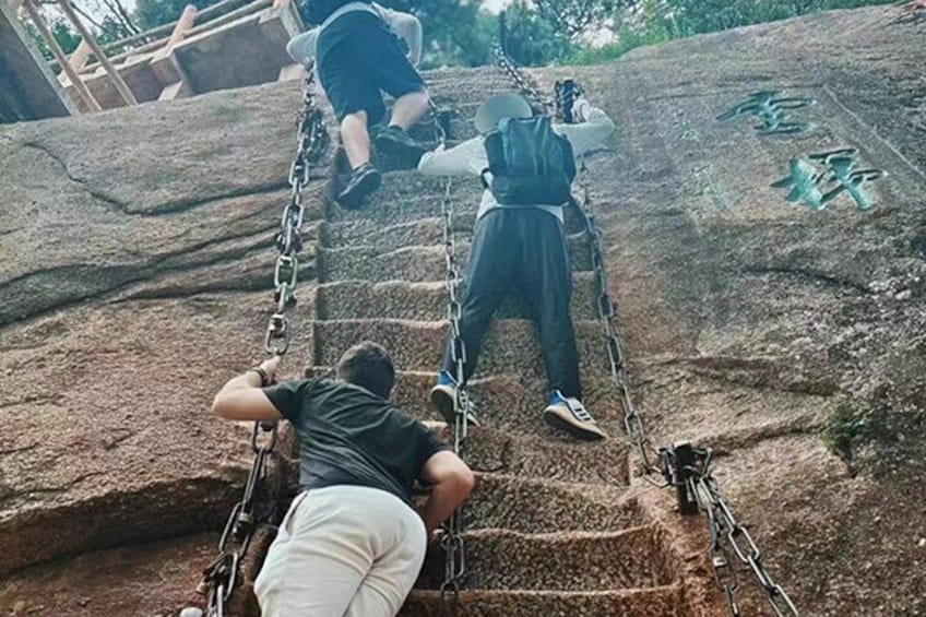 Private Day Tour of Mt. Huashan with Round-Trip Cable Car from Xi'an