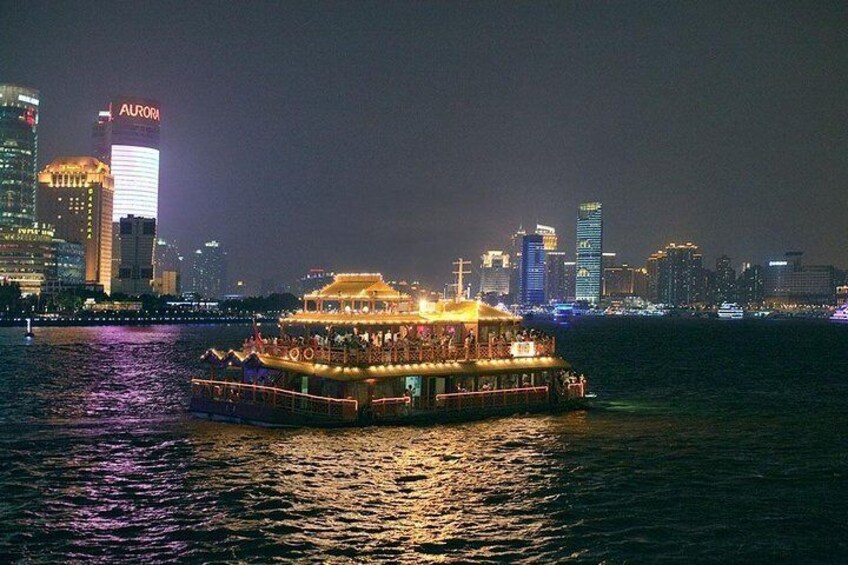 Night cruise of the Bund